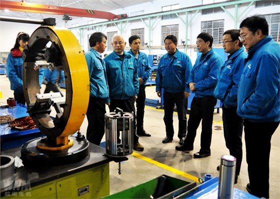 皖南電機(jī)董事長陳根喜給員工拜年 皖南電機(jī)董事長陳根喜給員工拜年