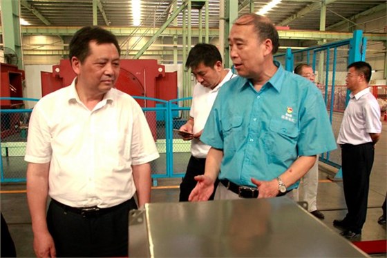 皖南電機(jī)管總向陶書(shū)記介紹公司情況 皖南電機(jī)管總向陶書(shū)記介紹公司情況