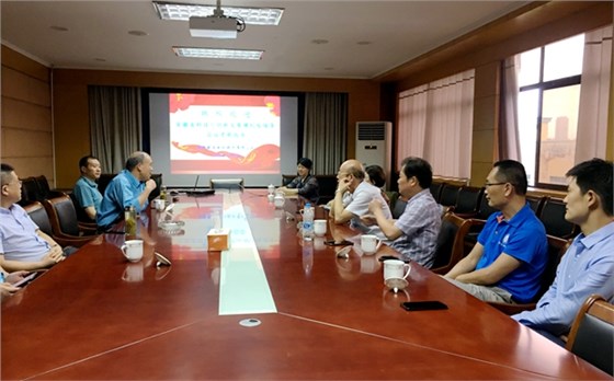 安徽省科技廳創(chuàng)新發(fā)展規(guī)劃處黃河清處長等一行在縣科商經(jīng)信局的陪同下 安徽省科技廳創(chuàng)新發(fā)展規(guī)劃處黃河清處長等一行在縣科商經(jīng)信局的陪同下